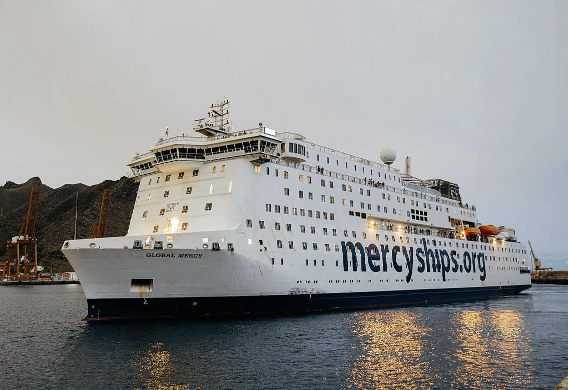 Global Mercy tager fra Tenerife
